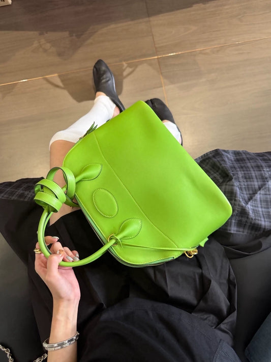 Hermès Bolide 31 This very trendy apple green model is extremely rare