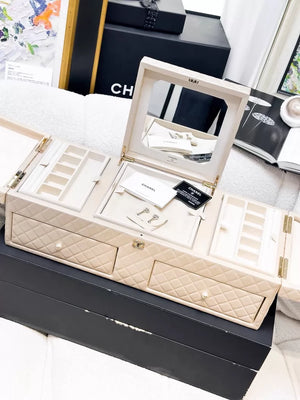 Chanel 22k champagne gold quilted lambskin jewelry case/box Largest size