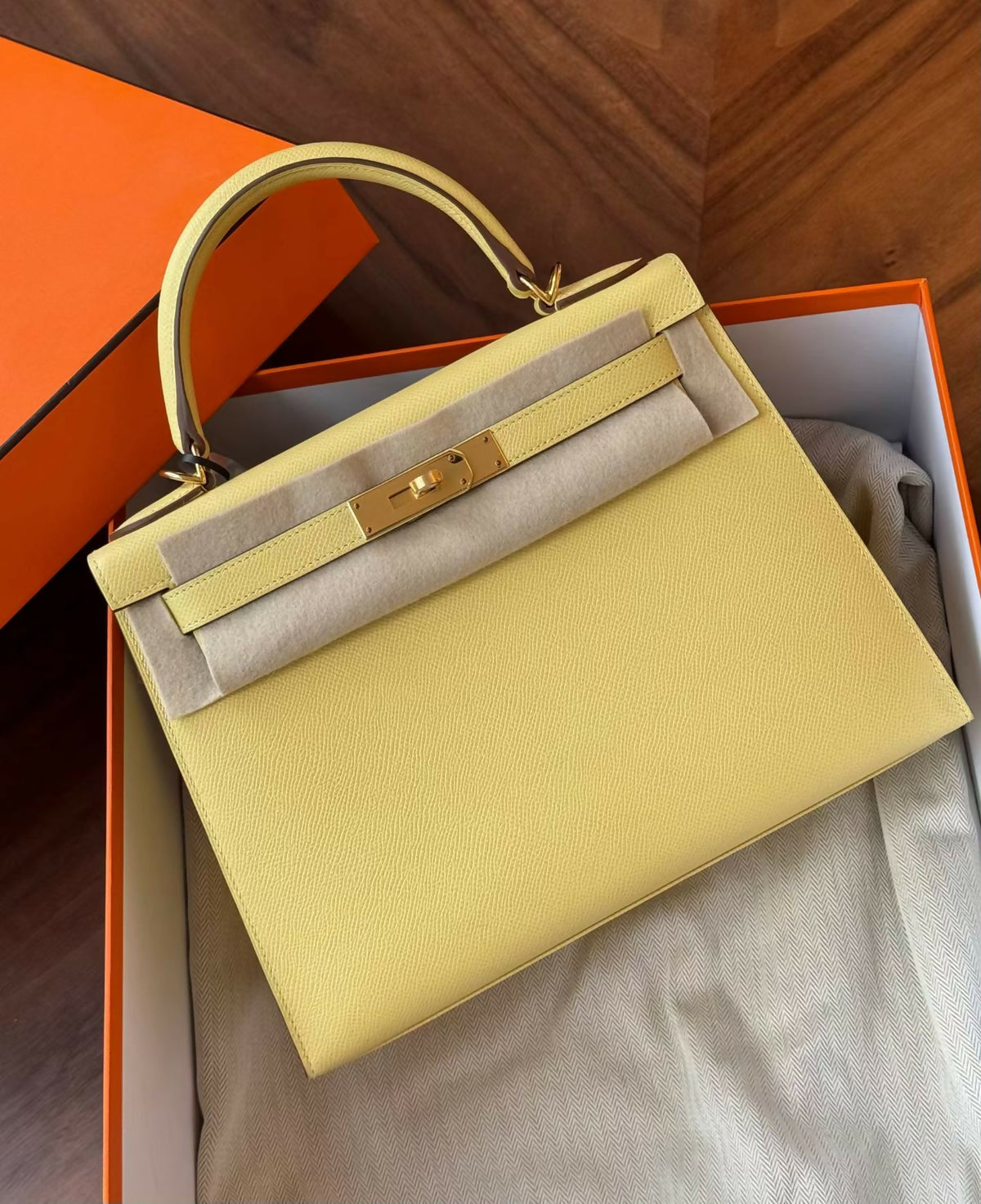 Hermès Kelly 28 Jaune Poussin Epsom Leather with Gold Hardware