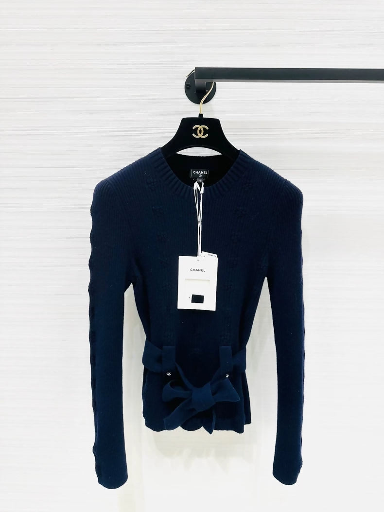Chanel 25C black knit top