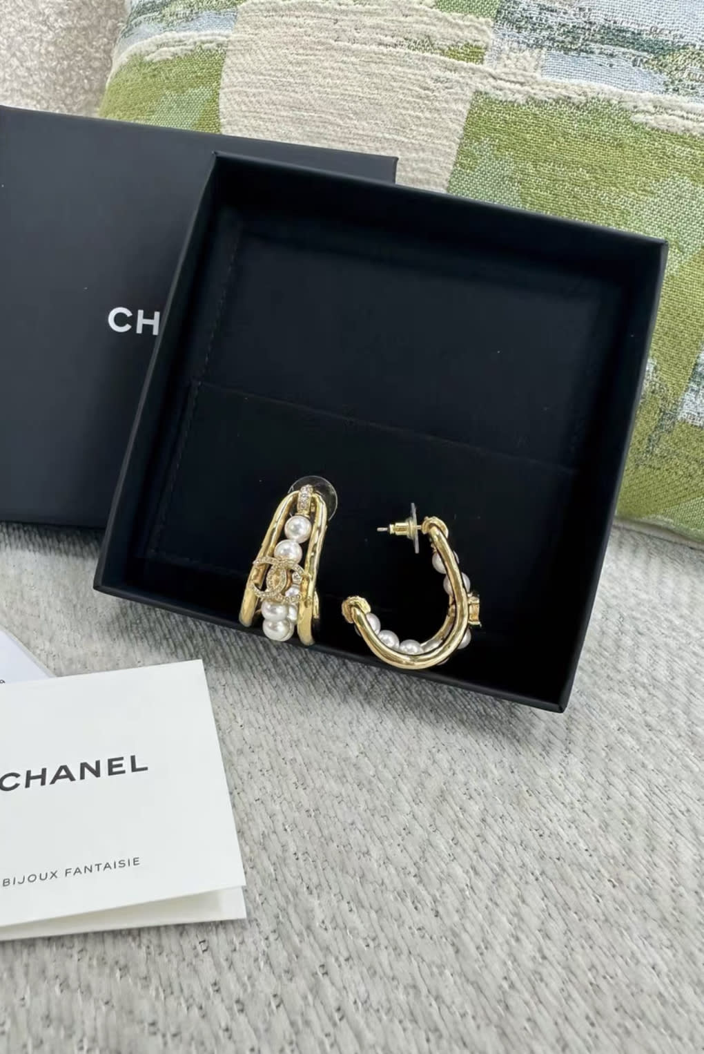 CHANEL Chanel 23P gold pearl earrings - One size Fashion Jewellery - Used fashion item from Wararni