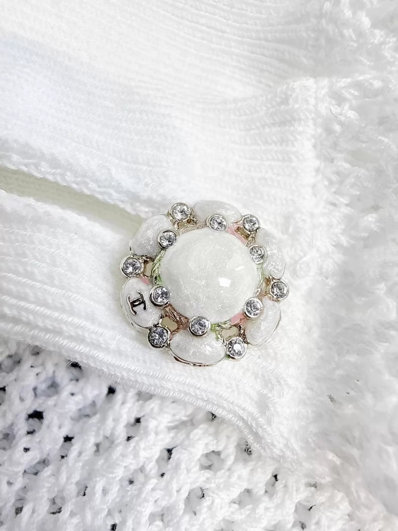 Chanel 25P white ruffled collar top