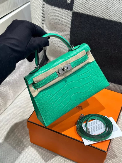 Hermès Kelly Sellier 20 Vert Comics Matte Alligator Palladium Hardware