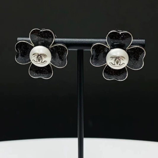 Chanel 2022 black resin four-leaf clover earrings