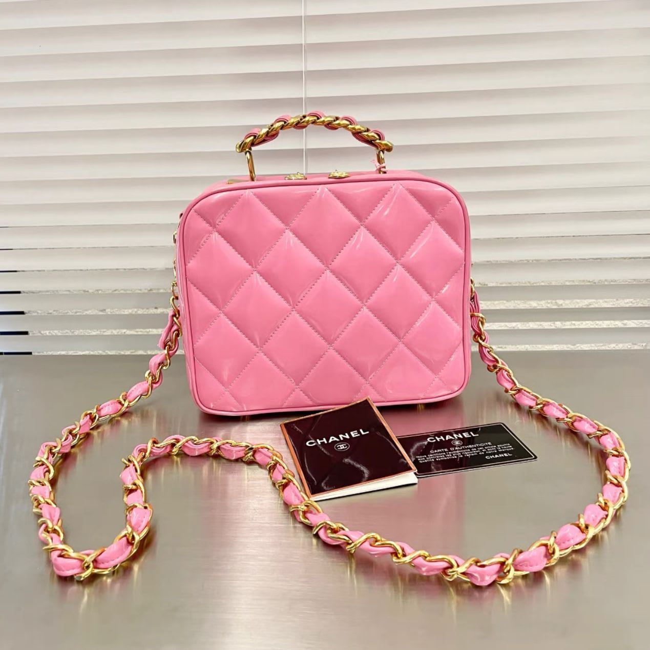 CHANEL Vintage Chanel Patent Leather Barbie Pink Tote Bag - One size Bucket Bag - Used fashion item from Wararni