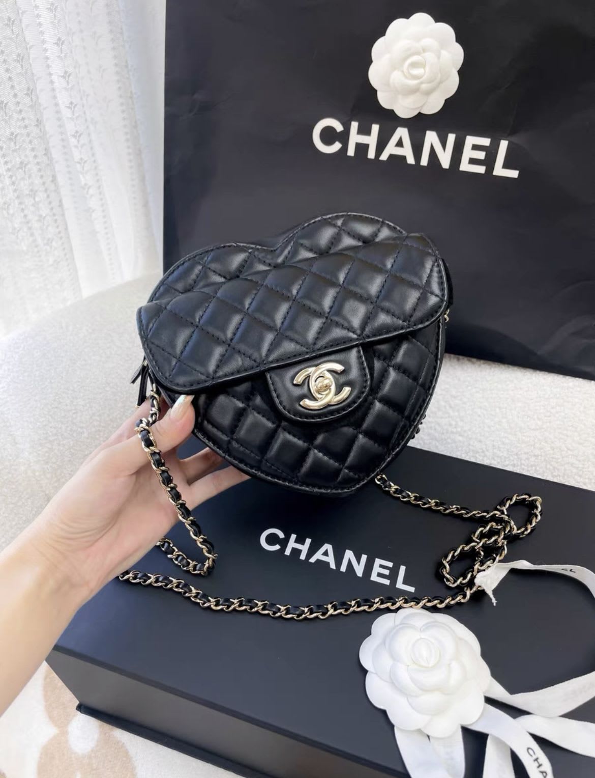 CHANEL Chanel black large heart bag - Large Crossbody Bag - Used fashion item from Wararni