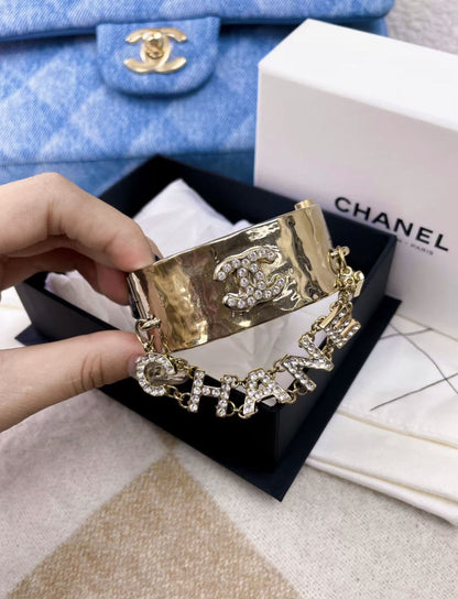 CHANEL Chanel 21A gold CC  letter chain bracelet - 40-44mm one size Fashion Jewellery - Secondhand luxury from Wararni