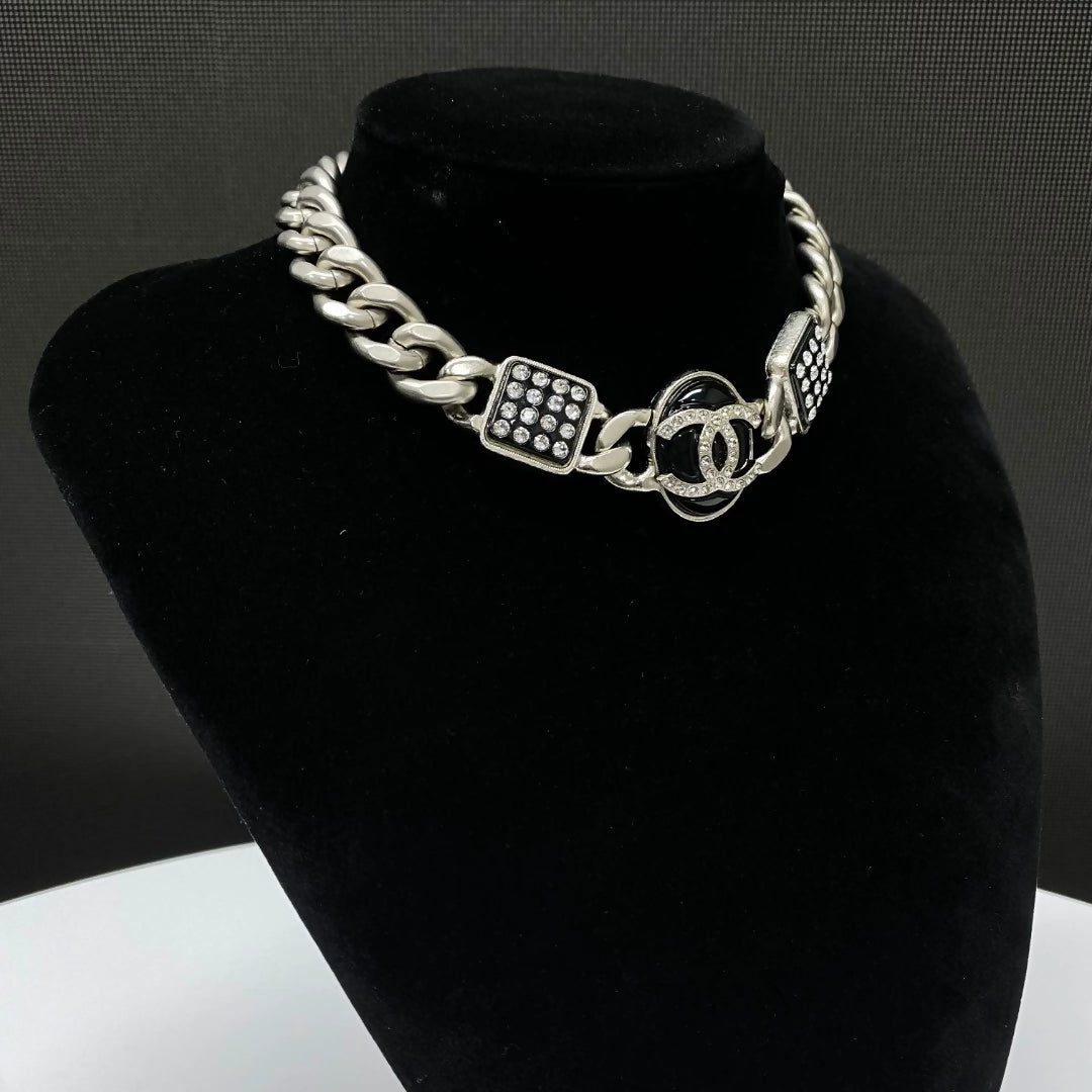 Chanel 22R sparkling diamond black silver glass double C necklace