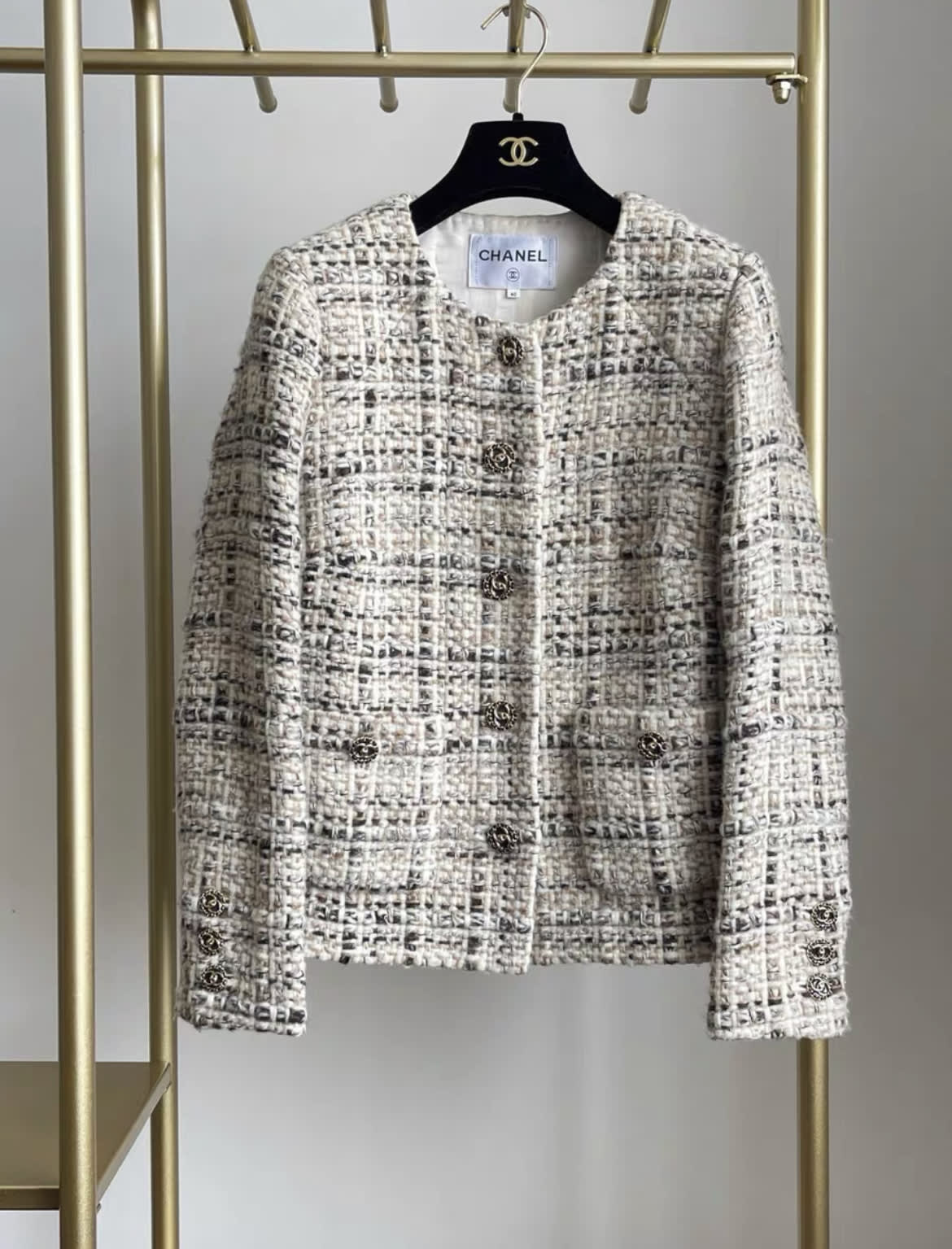 CHANEL Chanel 2018 most popular tweed jacket fr40 - 40 Jacket - Secondhand luxury from Wararni