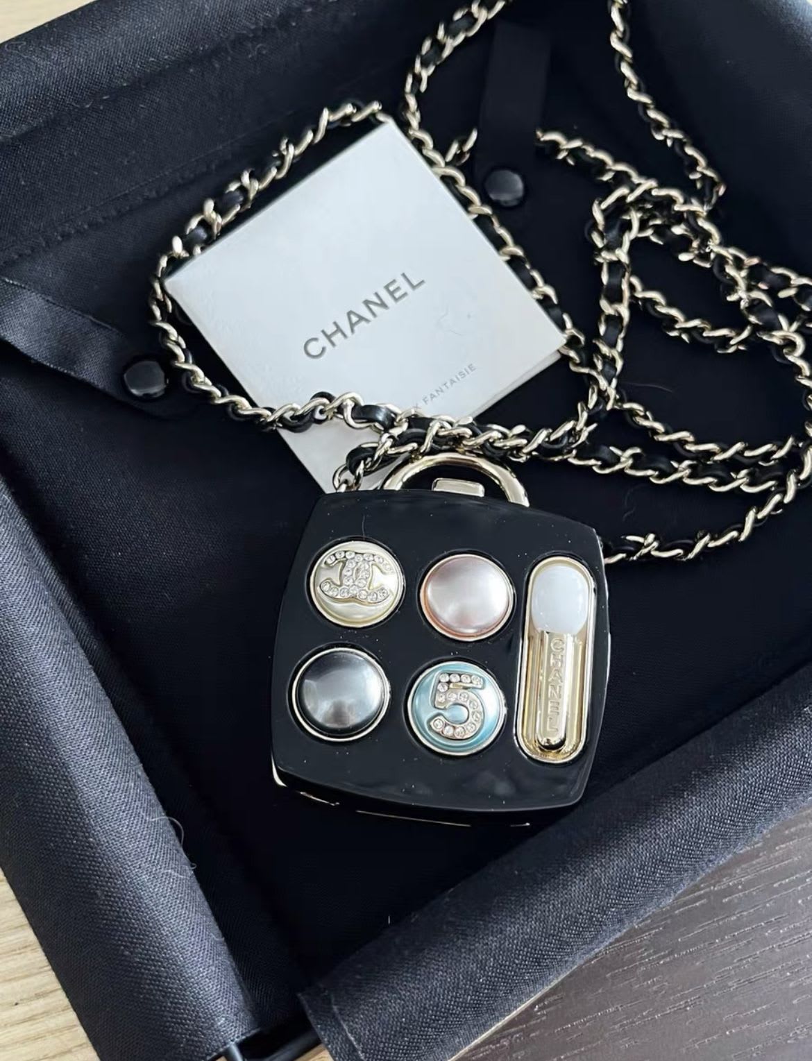 Chanel 23s eye shadow palette small box – Wararni.com