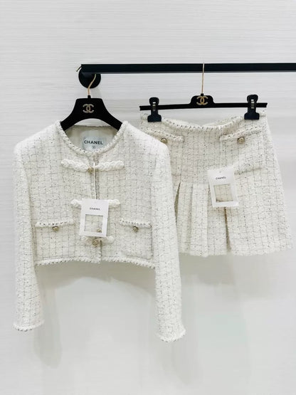 Chanel 25A white tweed jacket and skirt set