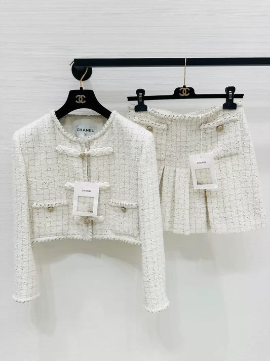 Chanel 25A white tweed jacket and skirt set