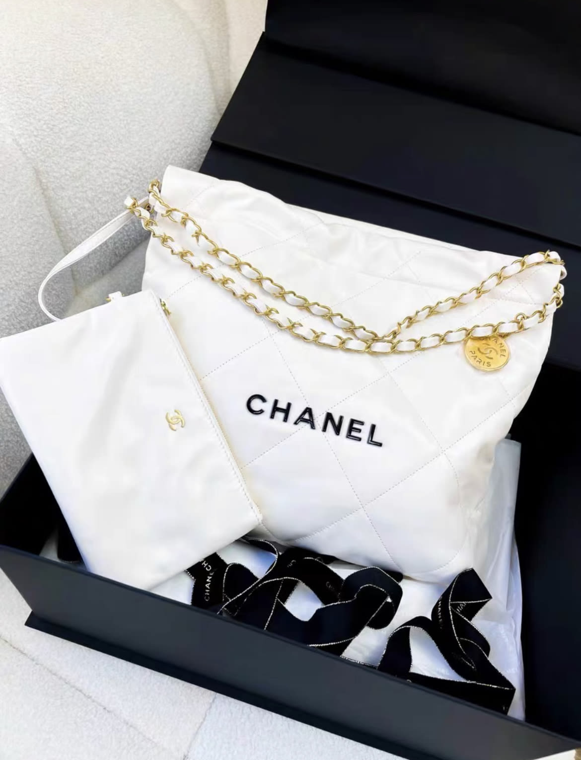 CHANEL Chanel 22 Handbag Medium 22S Calfskin White/Black Logo - Medium Shoulder Bag - Secondhand luxury from Wararni