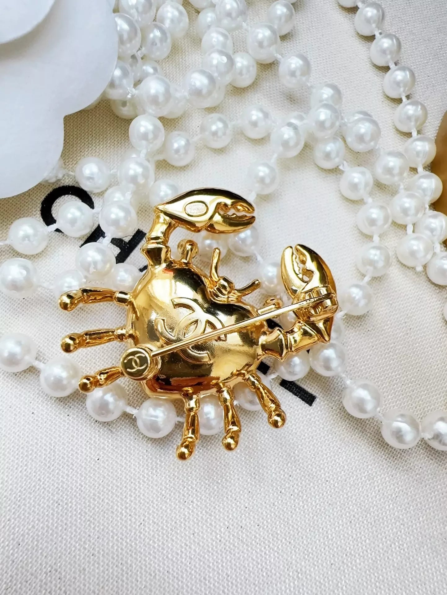 Chanel 25c pink crystal crab double C brooch