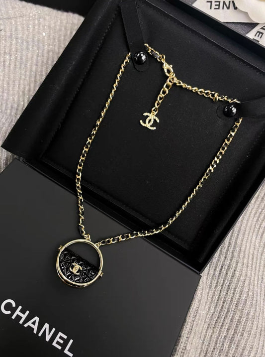 CHANEL Chanel 23 Small Hula Hoop Necklace - Small Fashion Jewellery - Secondhand luxury from Wararni