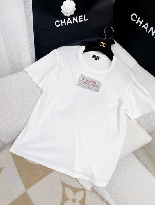 CHANEL Chanel white T-shirt - Small Top - Secondhand luxury from Wararni