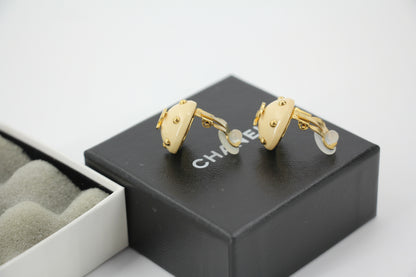 Chanel Vintage 96C Resin Light Brown Loop Clip-on Earrings