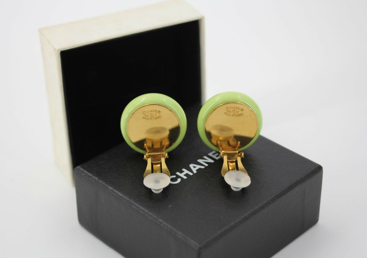 Chanel Vintage 96C Imitation Pearl Resin Light Green Round Clip-on Earrings