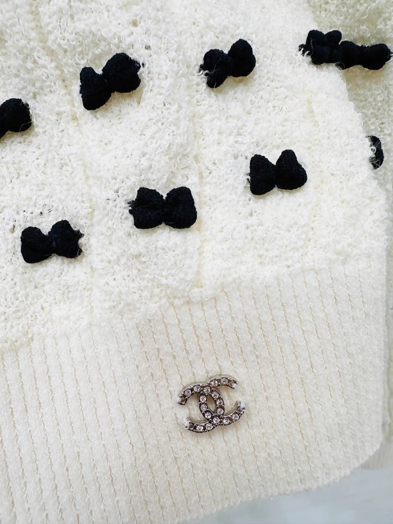 Chanel 25k ecru sweater