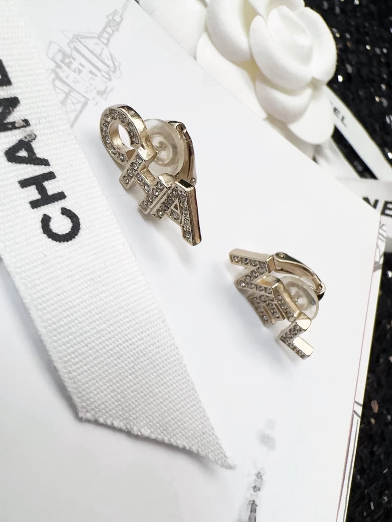 Chanel 21V light gold clip-on earrings