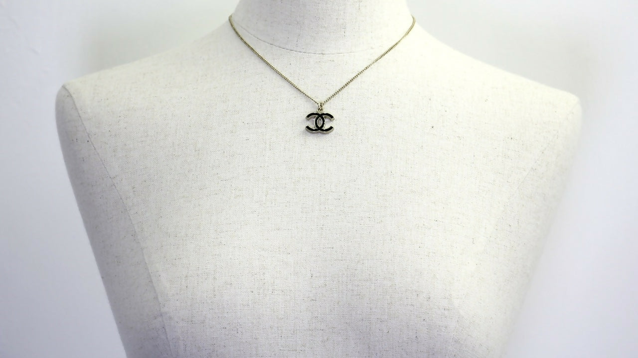Chanel Vintage 06V Enamel Classic Black CC Light Gold Necklace