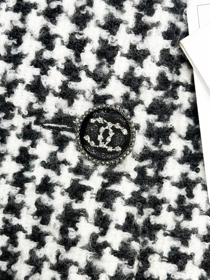 Chanel 22k black and white houndstooth tweed coat