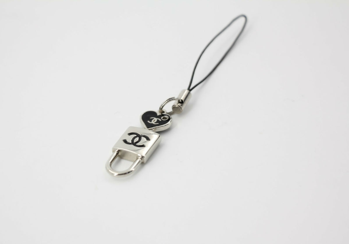 Chanel Vintage 07P Metal Silver Keyring Bag Charm