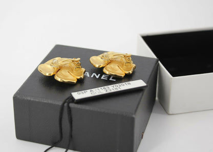 Chanel Vintage 03P Gripoix Green Orange Floral CC Clip-on Earrings