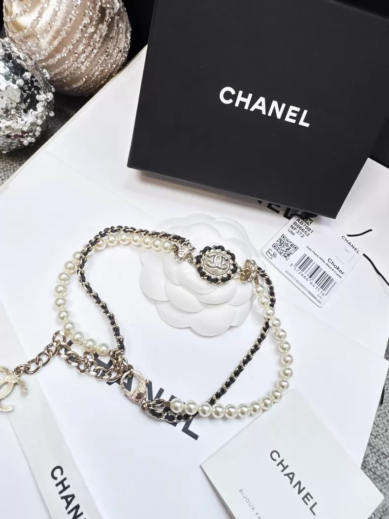 Chanel 21K pearl and rhinestone double-layered leather chain choker necklace