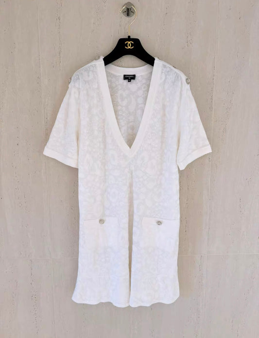 CHANEL Chanel 23A white V-neck dress - 34 Dress - Secondhand luxury from Wararni