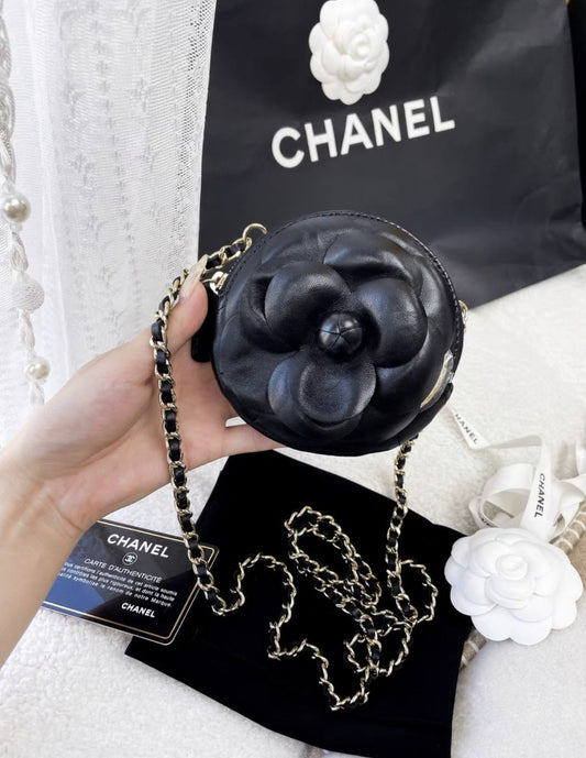 CHANEL Chanel black camellia round chain bag - Mini Crossbody Bag - Used fashion item from Wararni