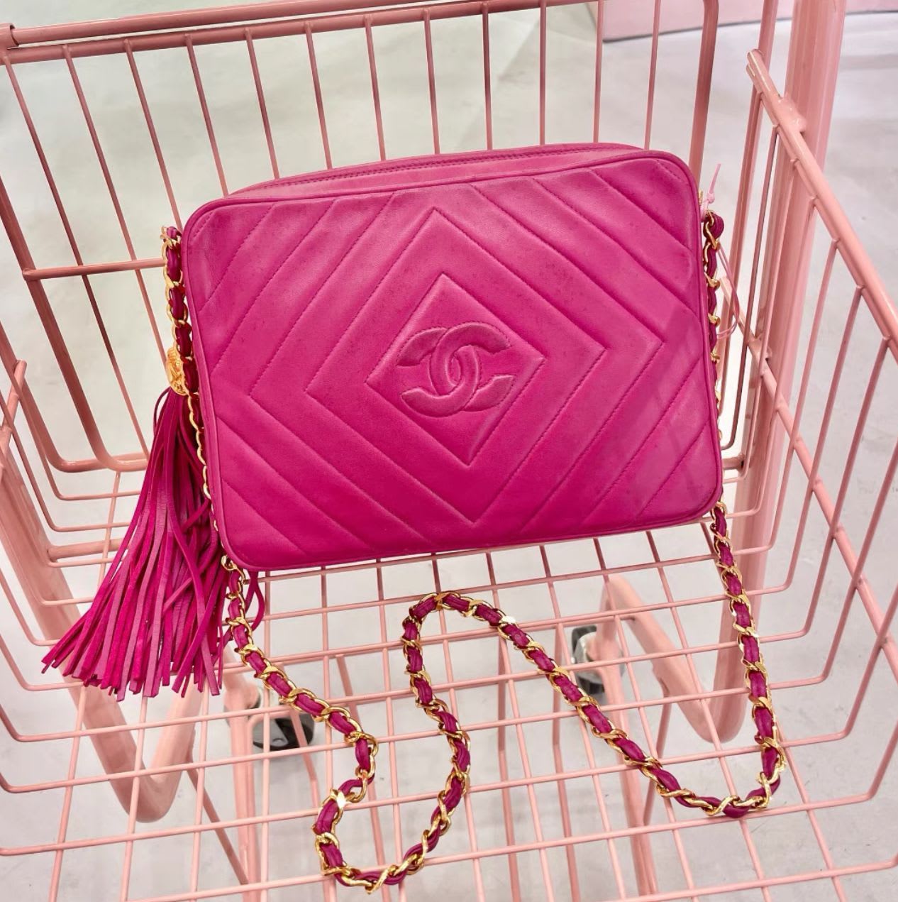 CHANEL Vintage Chanel rose red lambskin tassel bag - Dimensions: length 23 width 6 height 16 Crossbody Bag - Used fashion item from Wararni