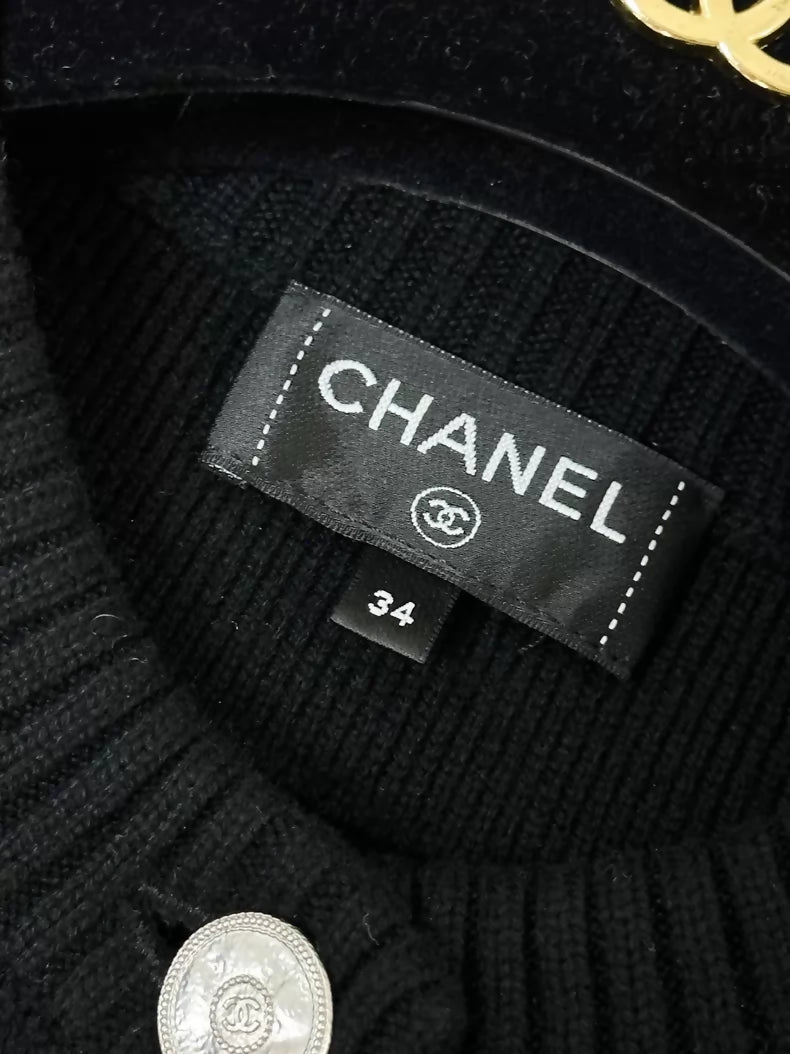 Chanel 25p Black Knit Reversible Cashmere Cardigan