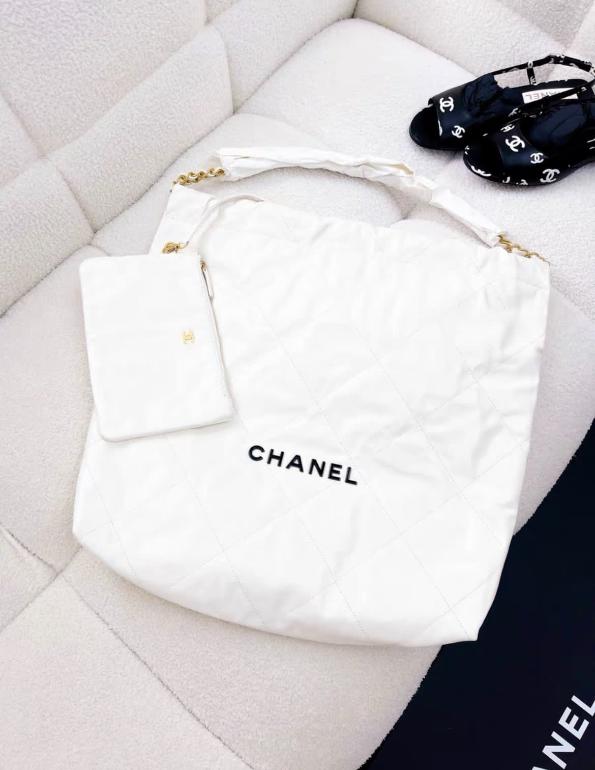Chanel 22 Handbag Large 22S Calfskin White/Black Logo – Wararni.com