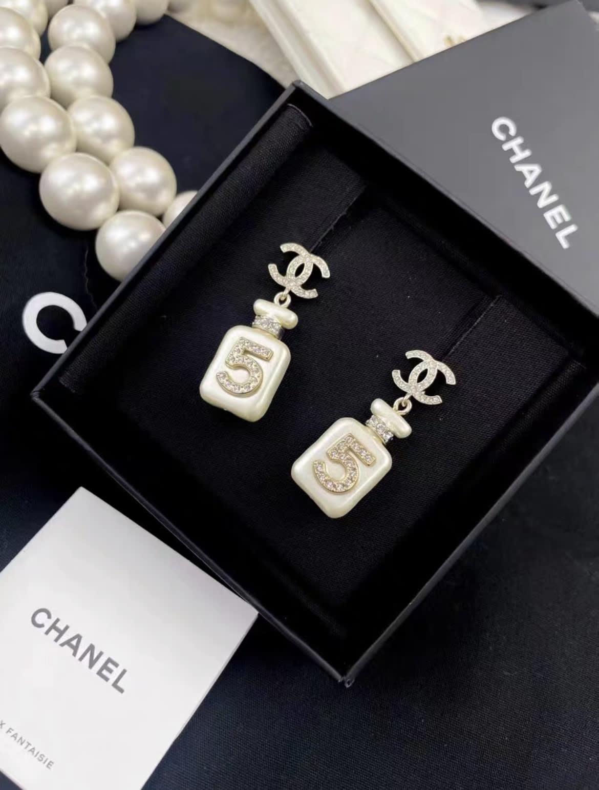 CHANEL Chanel 22S No. 5 White Perfume Bottle Pendant Diamond Double C Earrings - One size Fashion Jewellery - Vintage fashion from Wararni