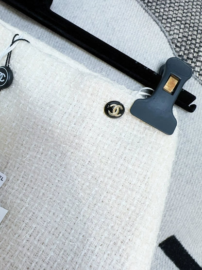 Chanel 20A Rue Cambon ecru skirt