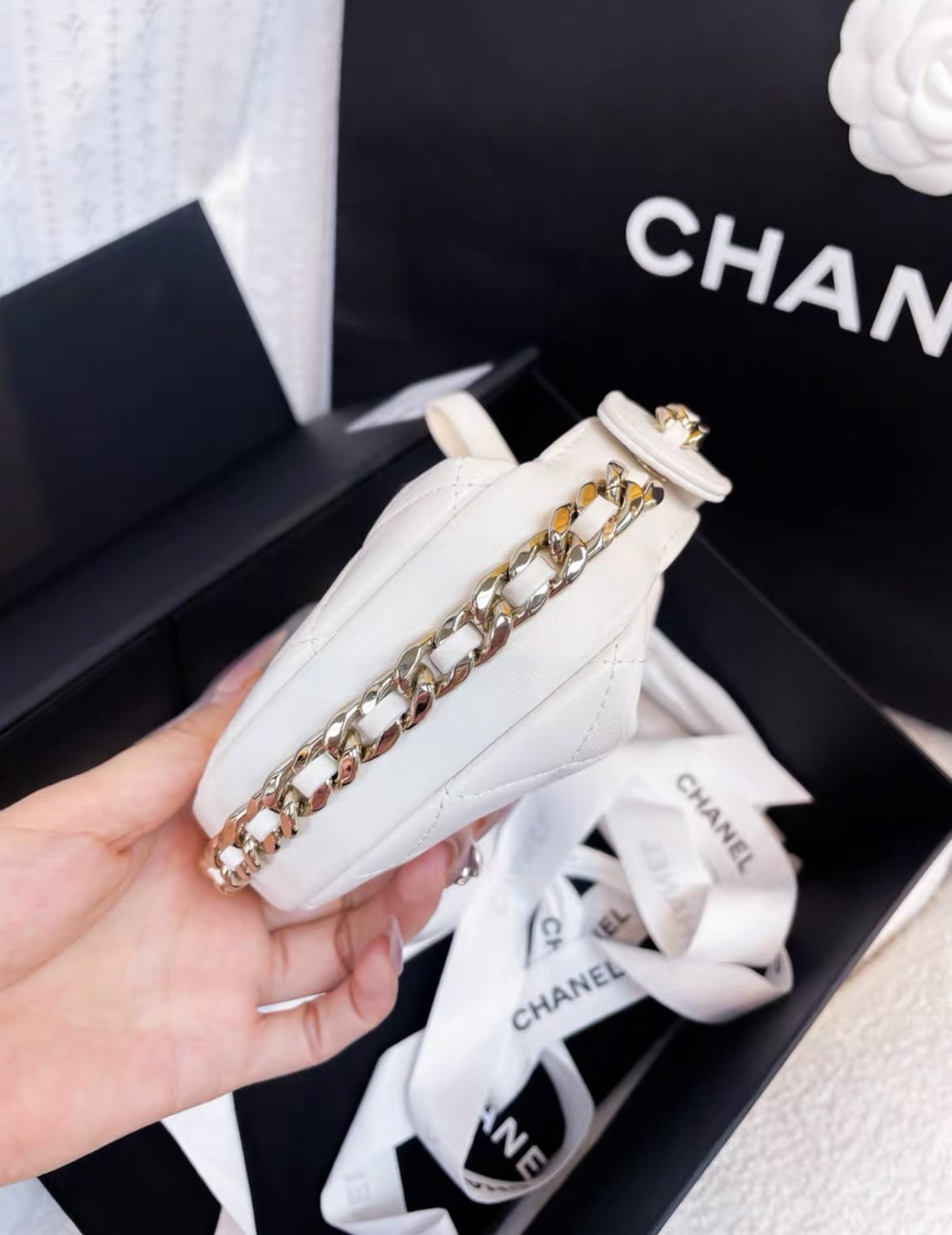 CHANEL 23C white hula hoop clutch – Wararni.com