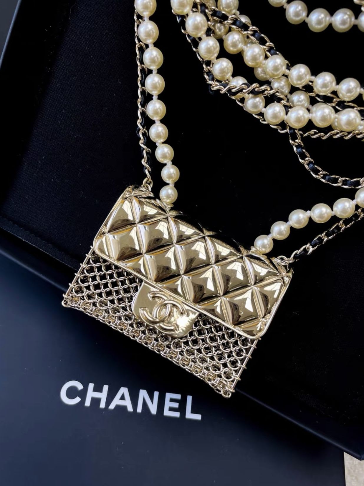 CHANEL 21S RUNWAY MICRO BAG & PEARLS LONG NECKLACE