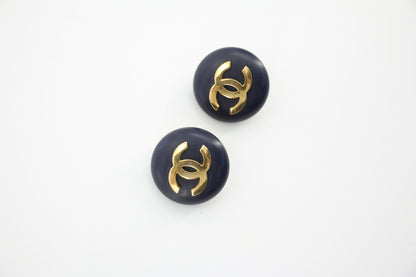 Chanel Vintage 87 Resin Navy Blue CC Logo Large Round Clip-on Earrings