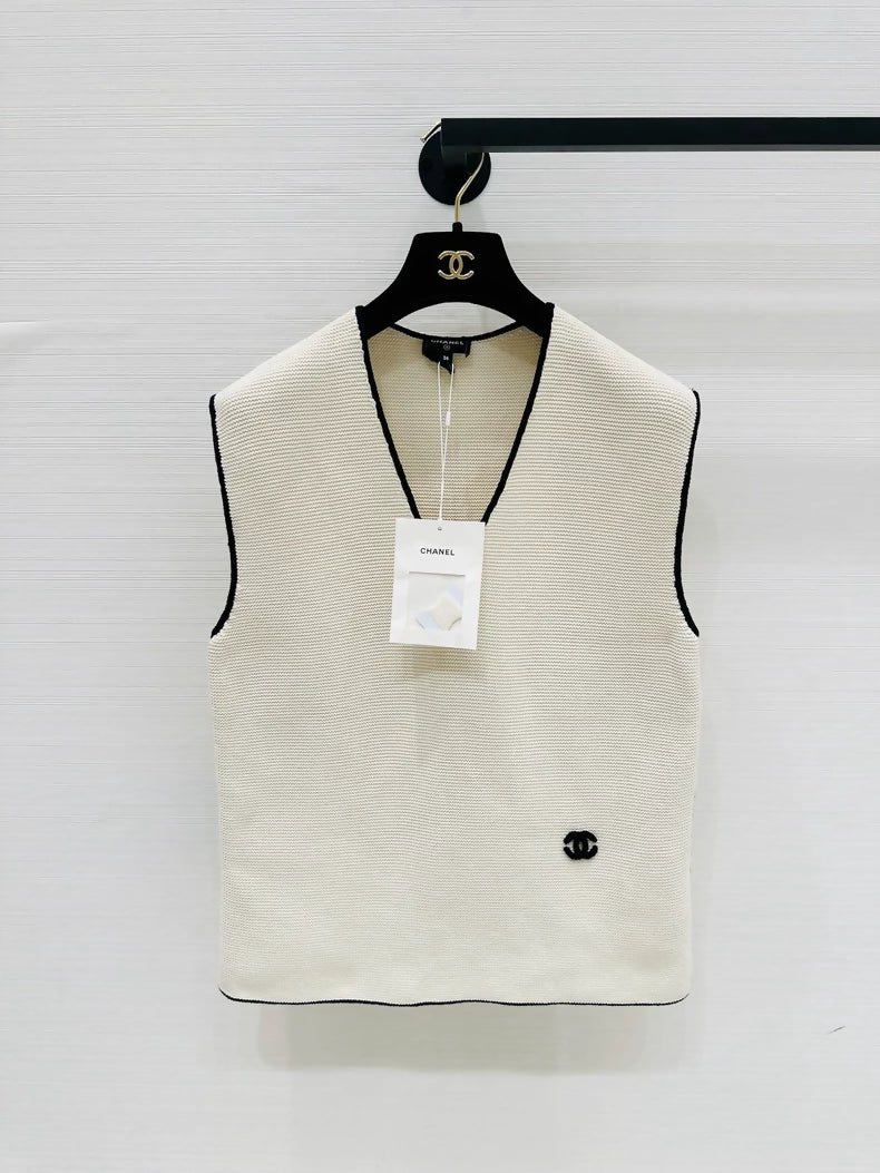 Chanel 26S beige knit top