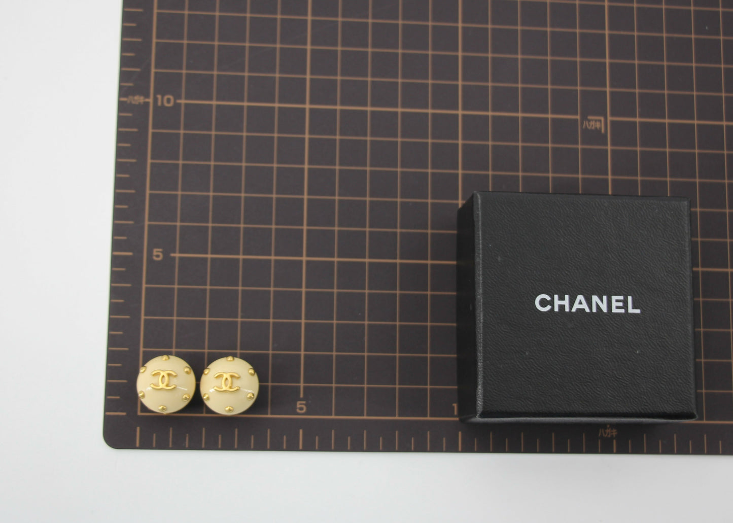 Chanel Vintage 96C Resin Light Brown Loop Clip-on Earrings