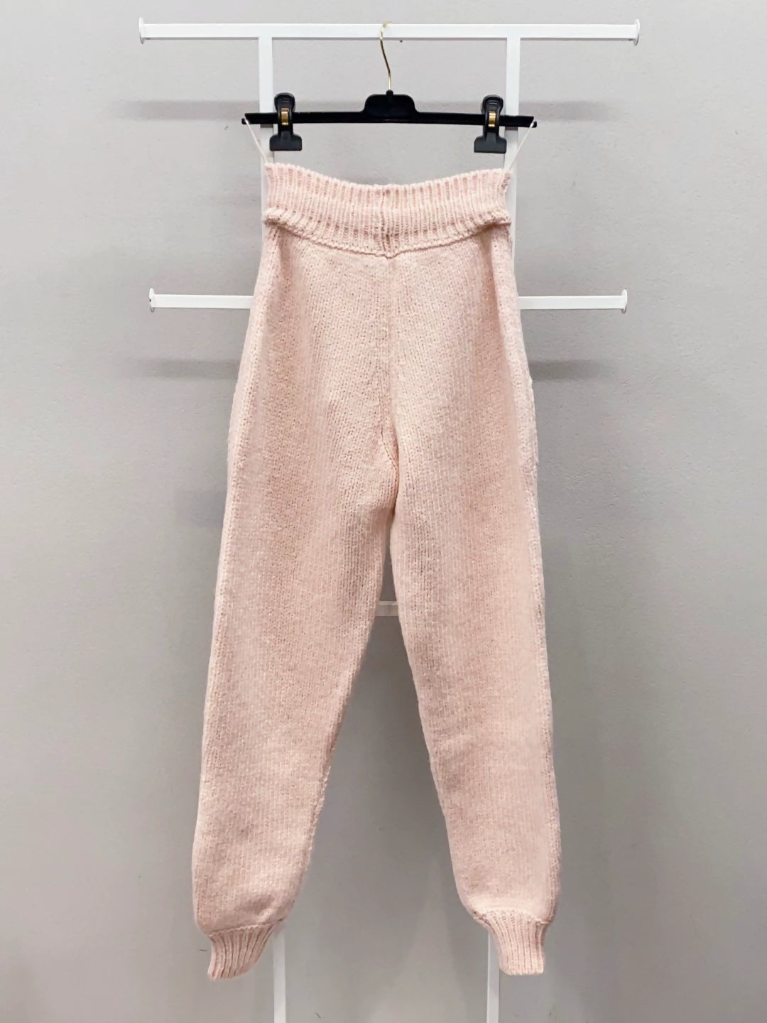 Chanel 21b light pink knitted pants