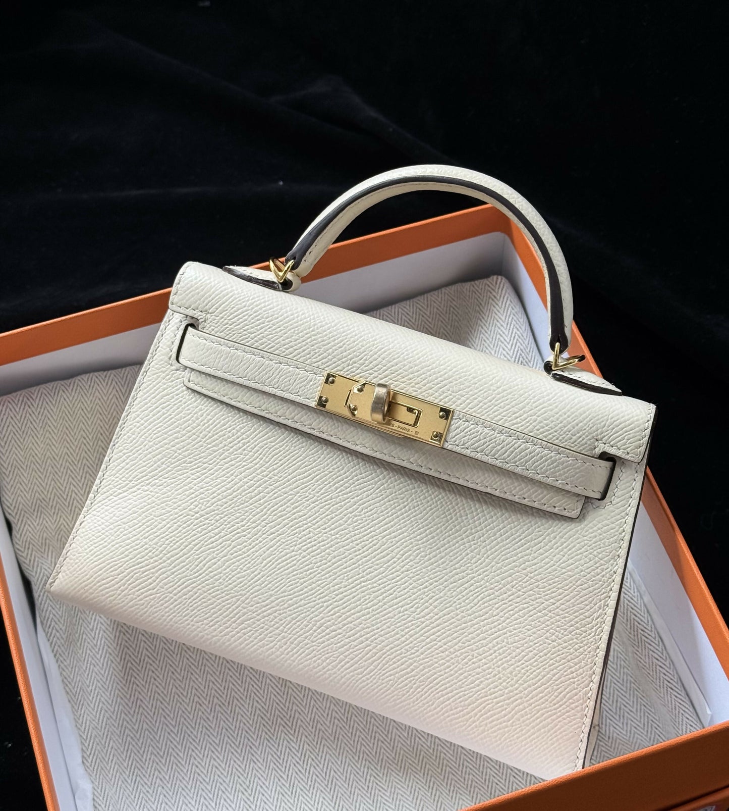 Hermès Mini Kelly 20 Craie Epsom with Gold Hardware