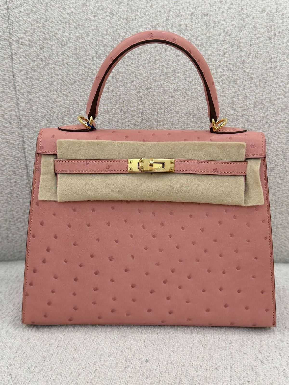 Hermès Kelly 25 Rose Pale Ostrich Leather with Gold Hardware