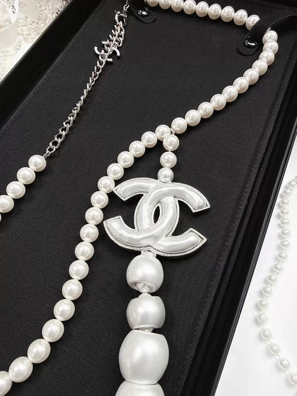 Chanel 25C White Pearl Double C Waist Chain