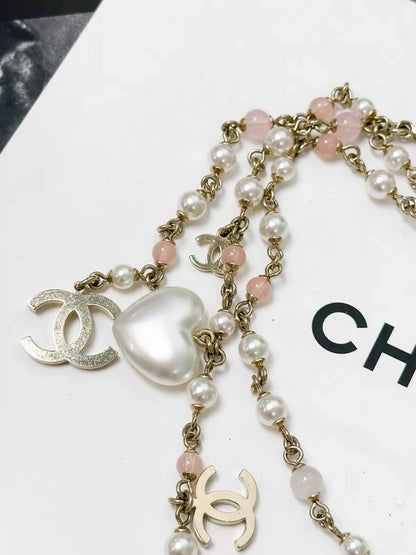Chanel 21B Gold and pink heart-shaped pearl necklace/waist chain/sweater chain