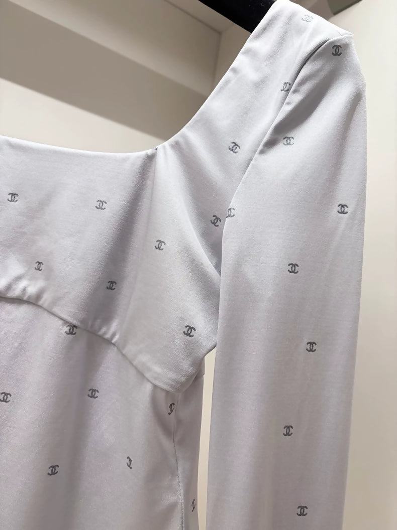 Chanel 24M cc logo grey top