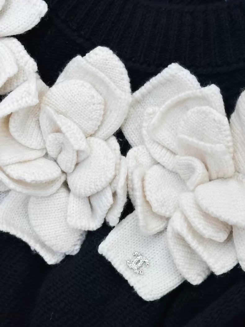 Chanel 2020 Fall/Winter black and white knit dress
