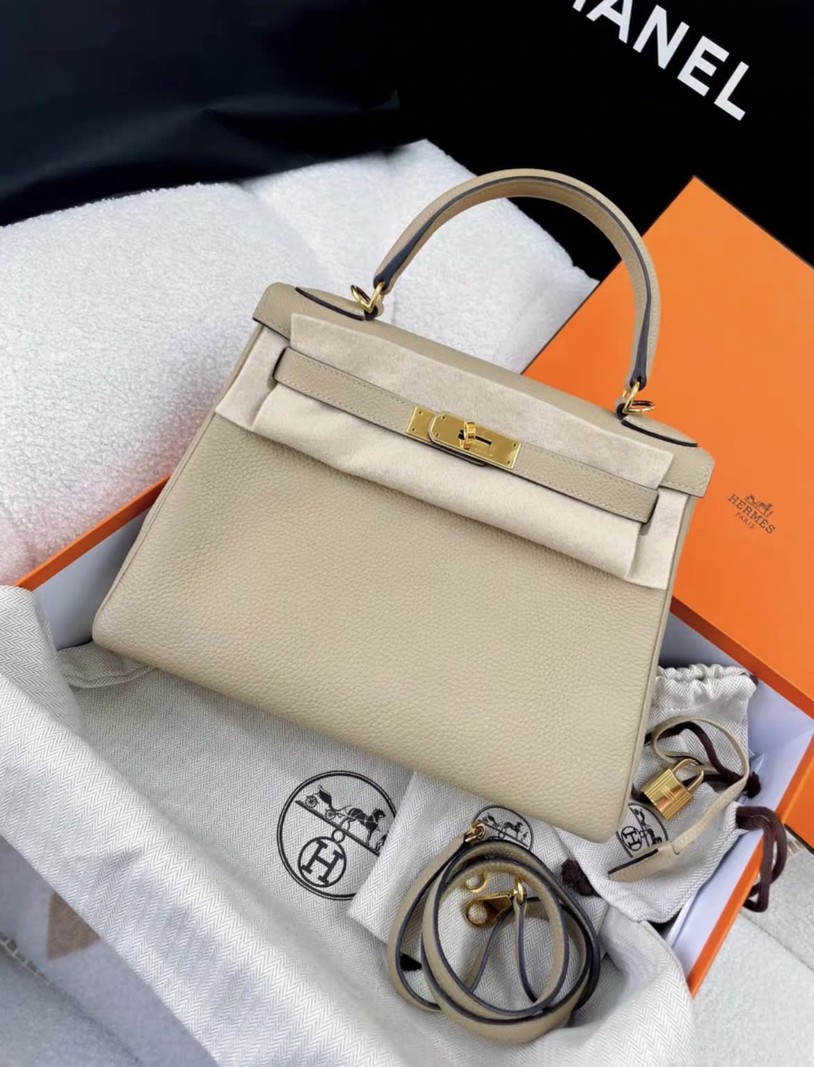 Hermès Hermes Kelly 28 gray togo leather gold hardware - Kelly 28 Crossbody Bag - Secondhand luxury from Wararni