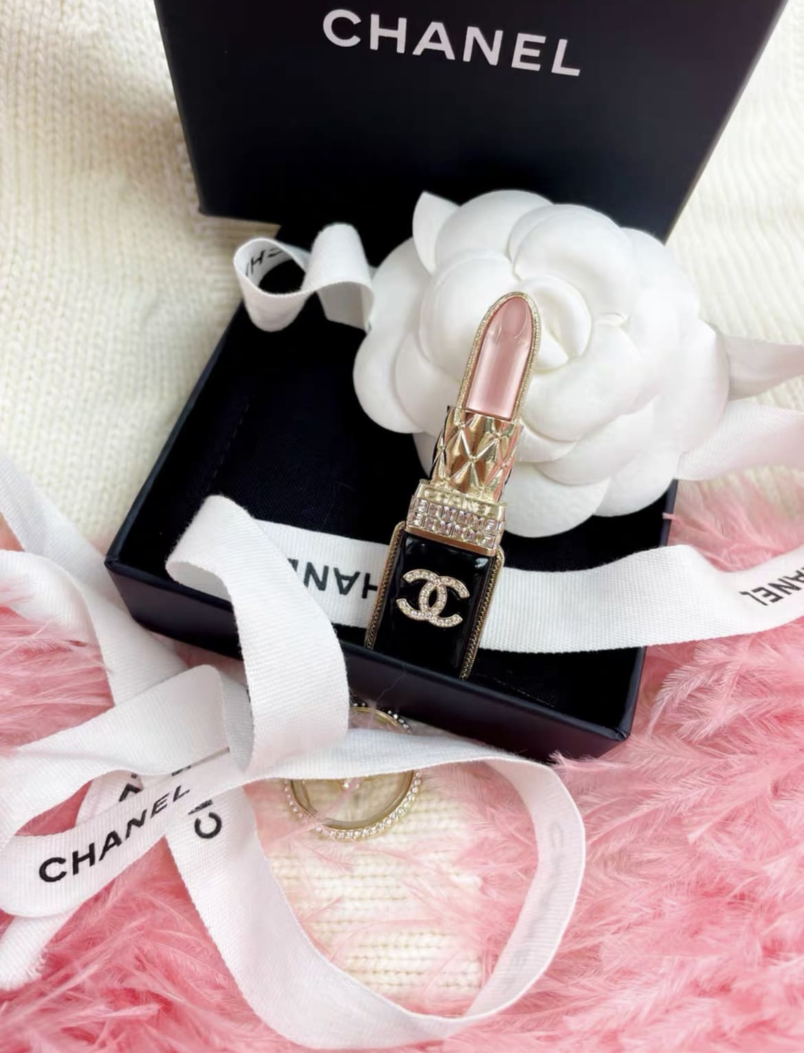 CHANEL Chanel double C diamond pink lipstick brooch - Small Fashion Jewellery - Secondhand luxury from Wararni